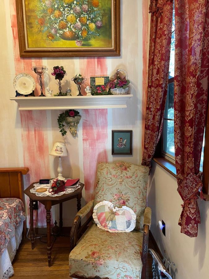 The Victorian Cottage At Creekside Camp & Cabins Marble Falls Εξωτερικό φωτογραφία