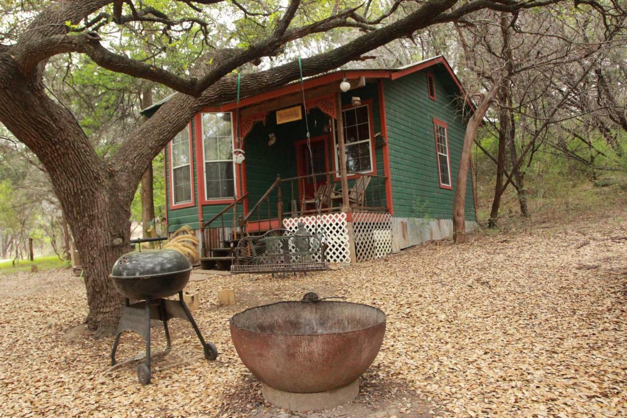 The Victorian Cottage At Creekside Camp & Cabins Marble Falls Εξωτερικό φωτογραφία