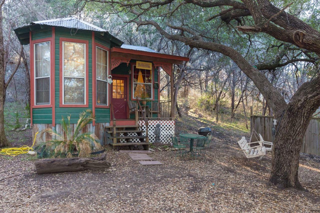 The Victorian Cottage At Creekside Camp & Cabins Marble Falls Εξωτερικό φωτογραφία